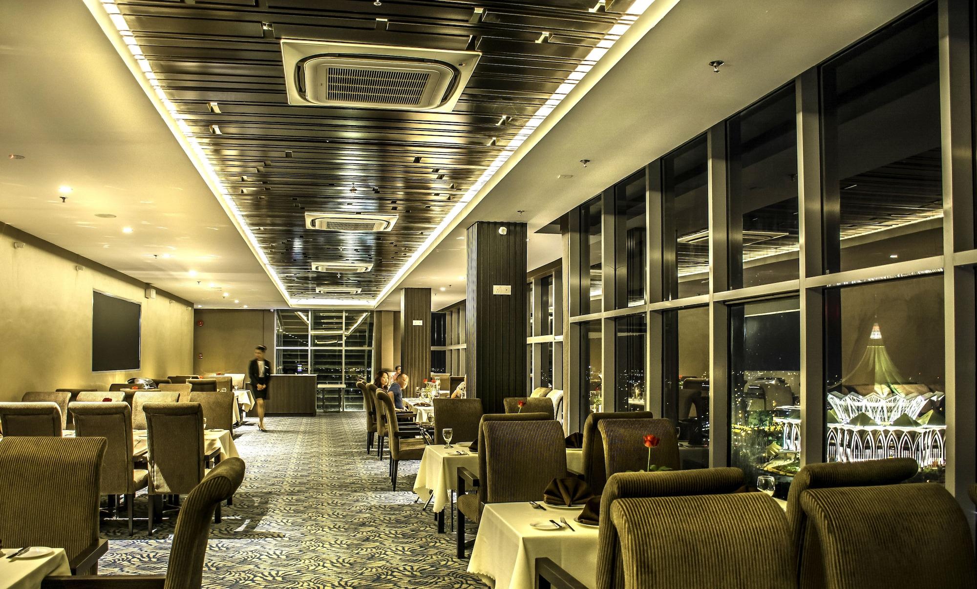 Astana Wing - Riverside Majestic Hotel Кучинг Экстерьер фото