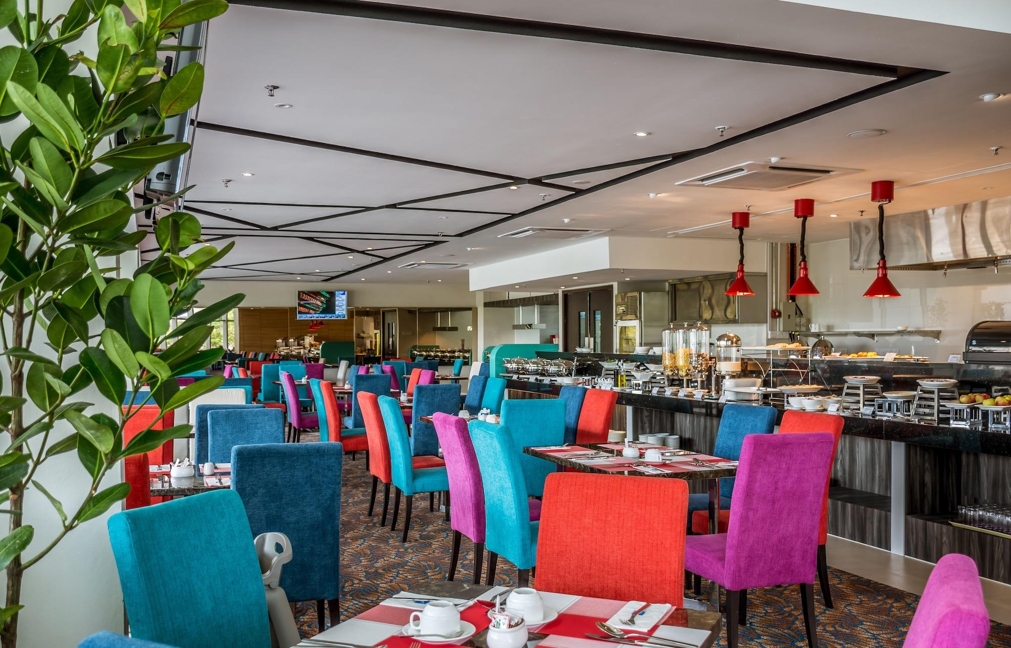 Astana Wing - Riverside Majestic Hotel Кучинг Экстерьер фото
