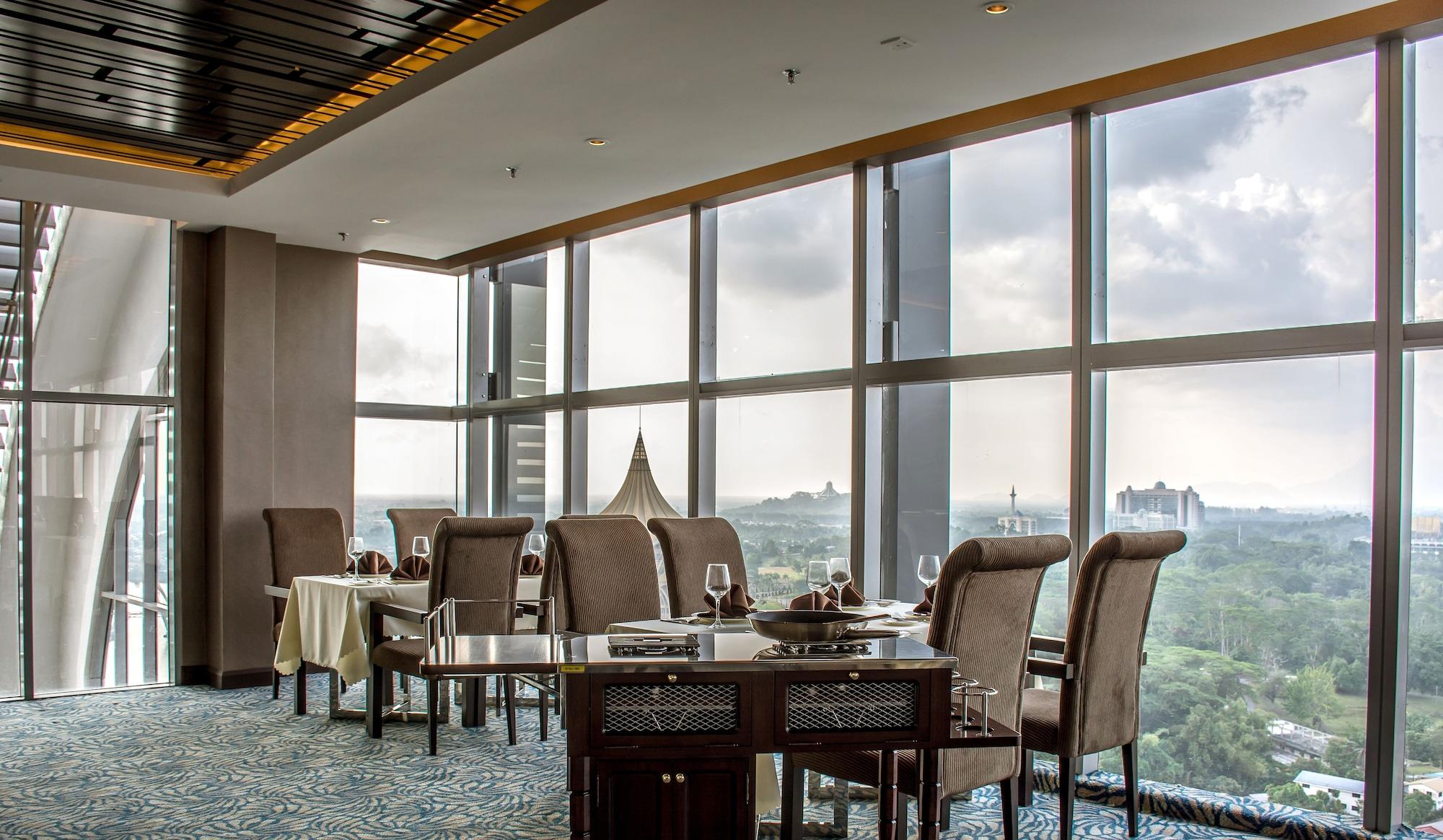 Astana Wing - Riverside Majestic Hotel Кучинг Экстерьер фото