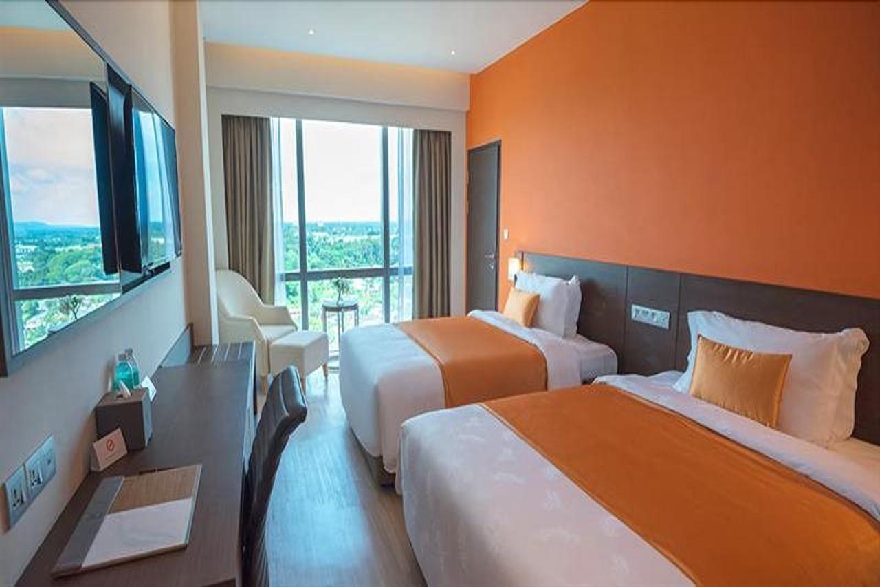 Astana Wing - Riverside Majestic Hotel Кучинг Экстерьер фото