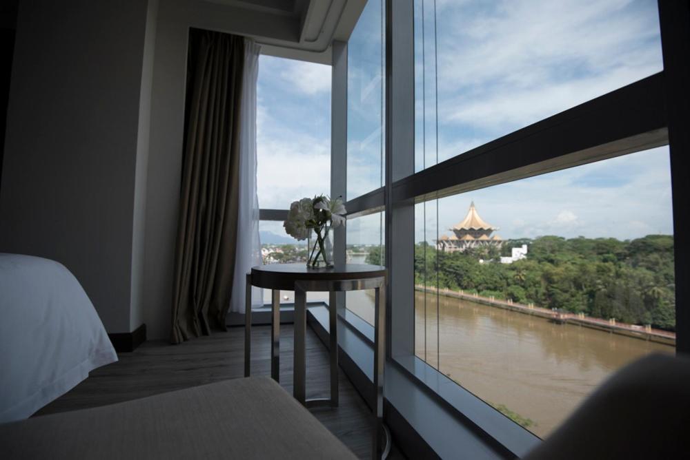 Astana Wing - Riverside Majestic Hotel Кучинг Экстерьер фото